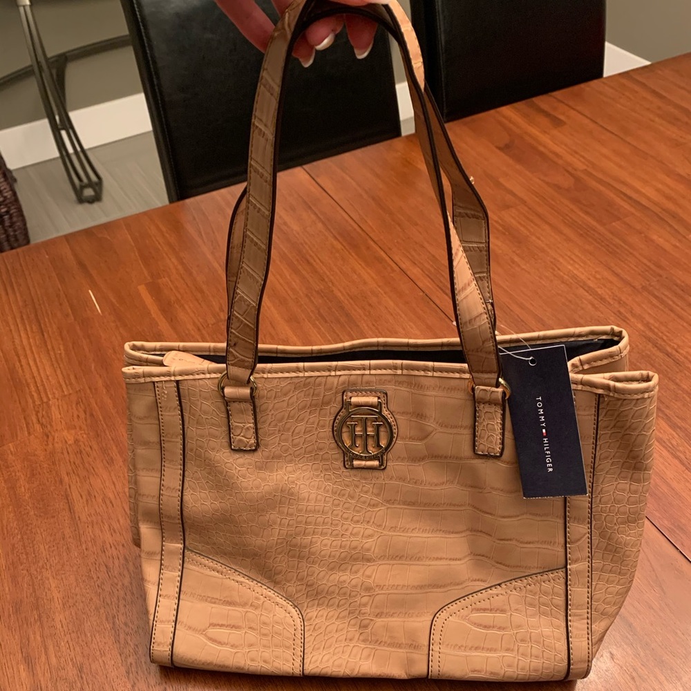 NWT Tommy Hilfiger purse